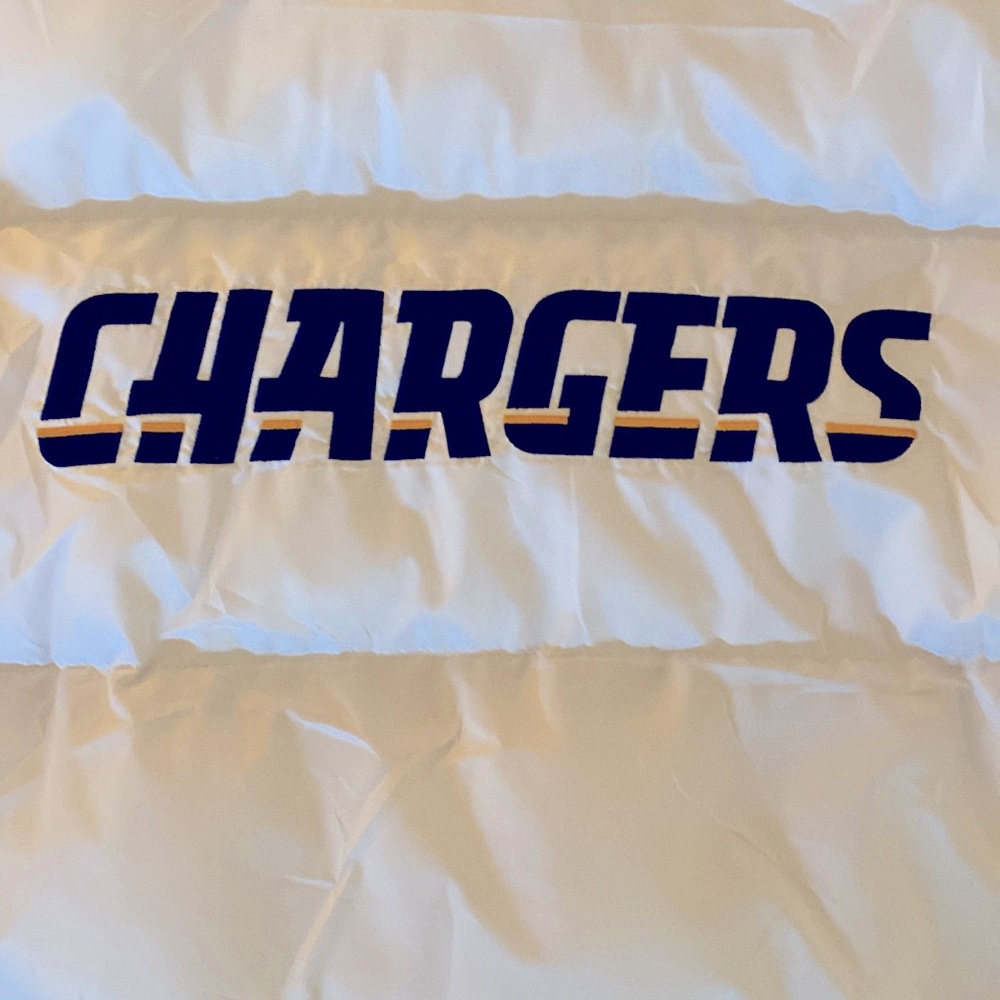 ⚡️ CHARGERS⚡️Puffer coat in VERY gently used condition